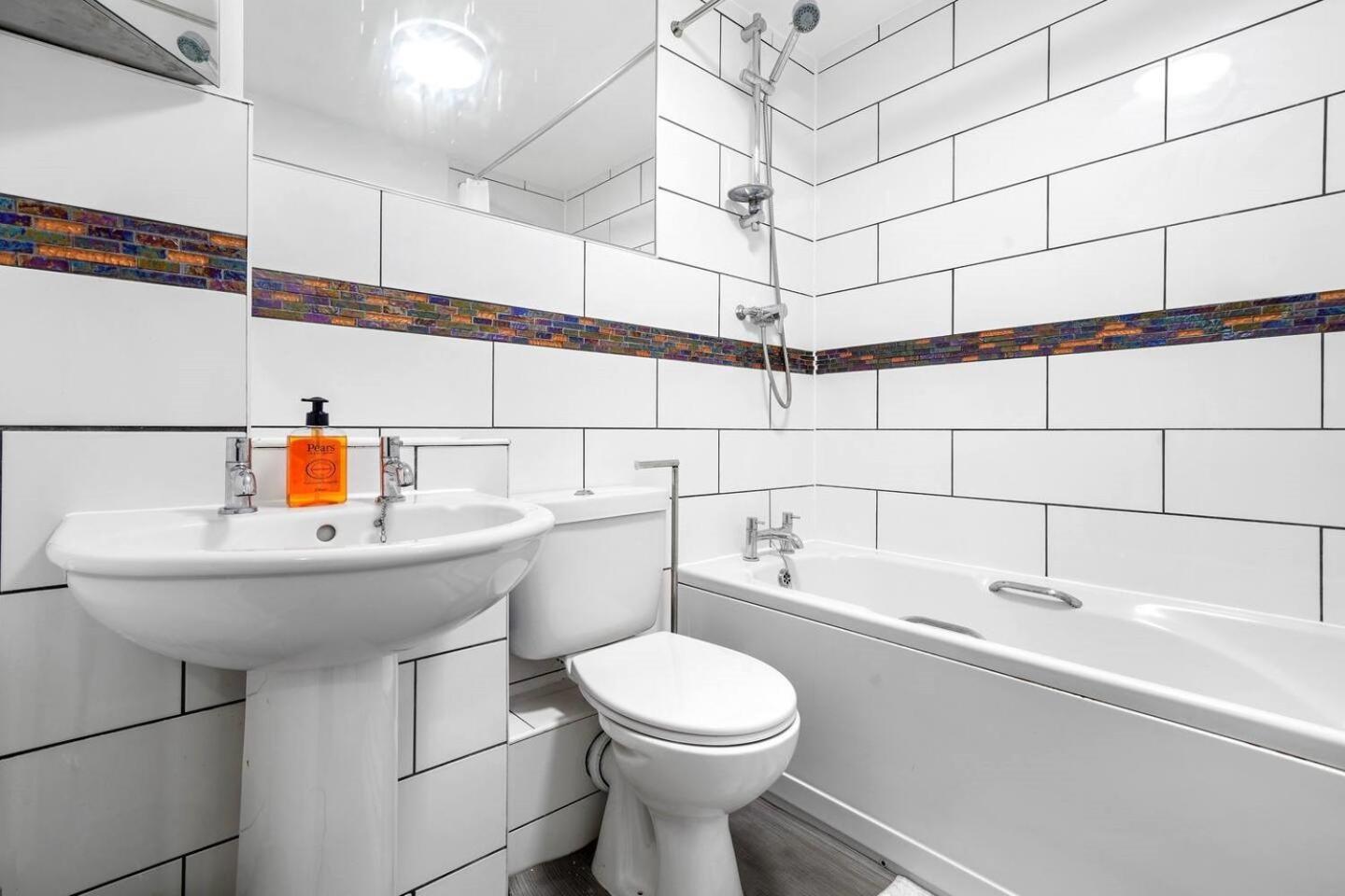 Apartment Entire 2 Bedroom Luxury With Free Parking