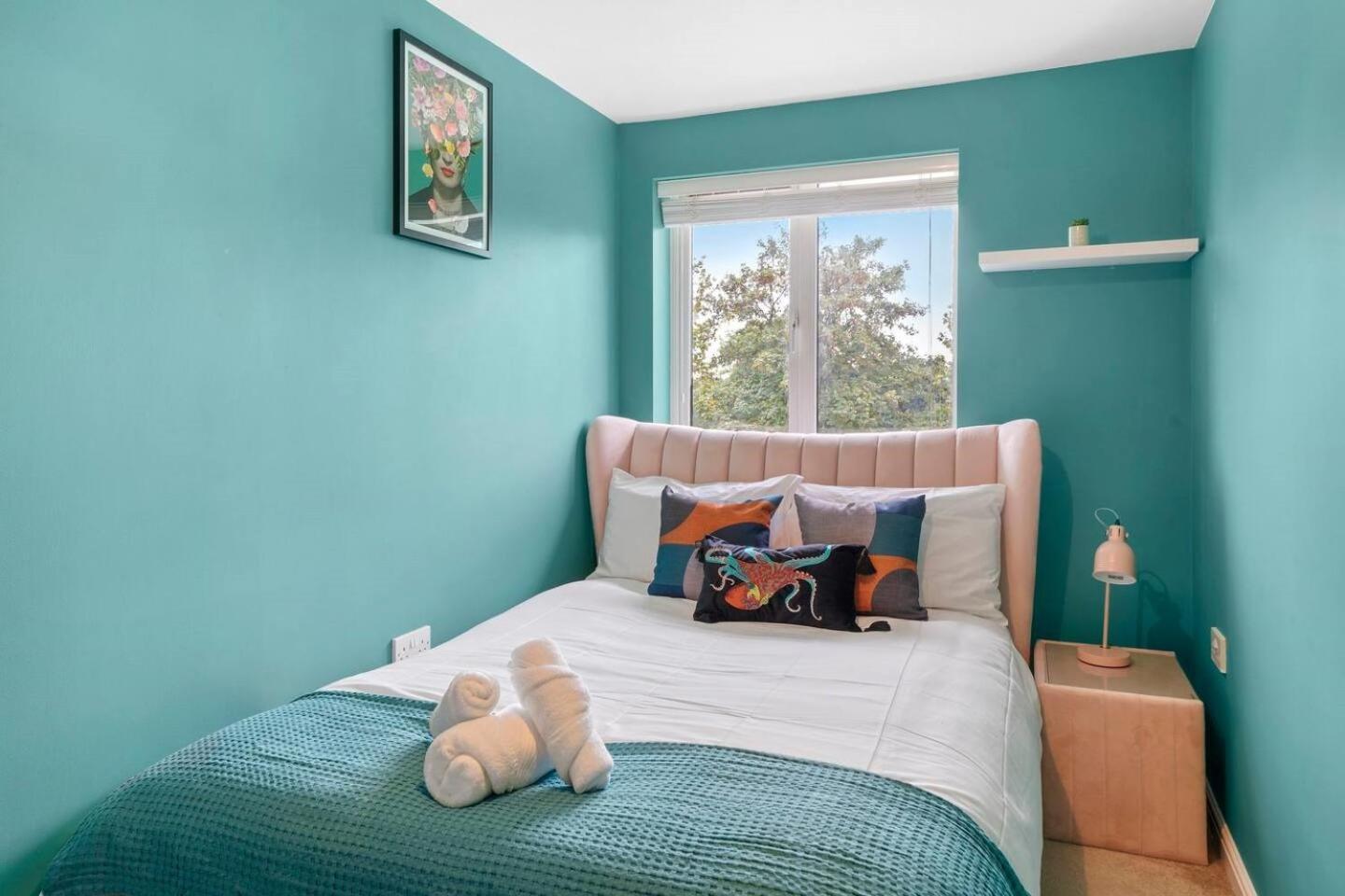 Entire 2 Bedroom Luxury With Free Parking Apartment