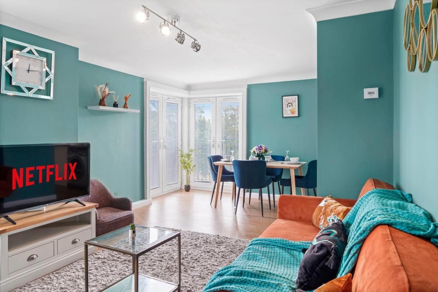Apartment Entire 2 Bedroom Luxury With Free Parking