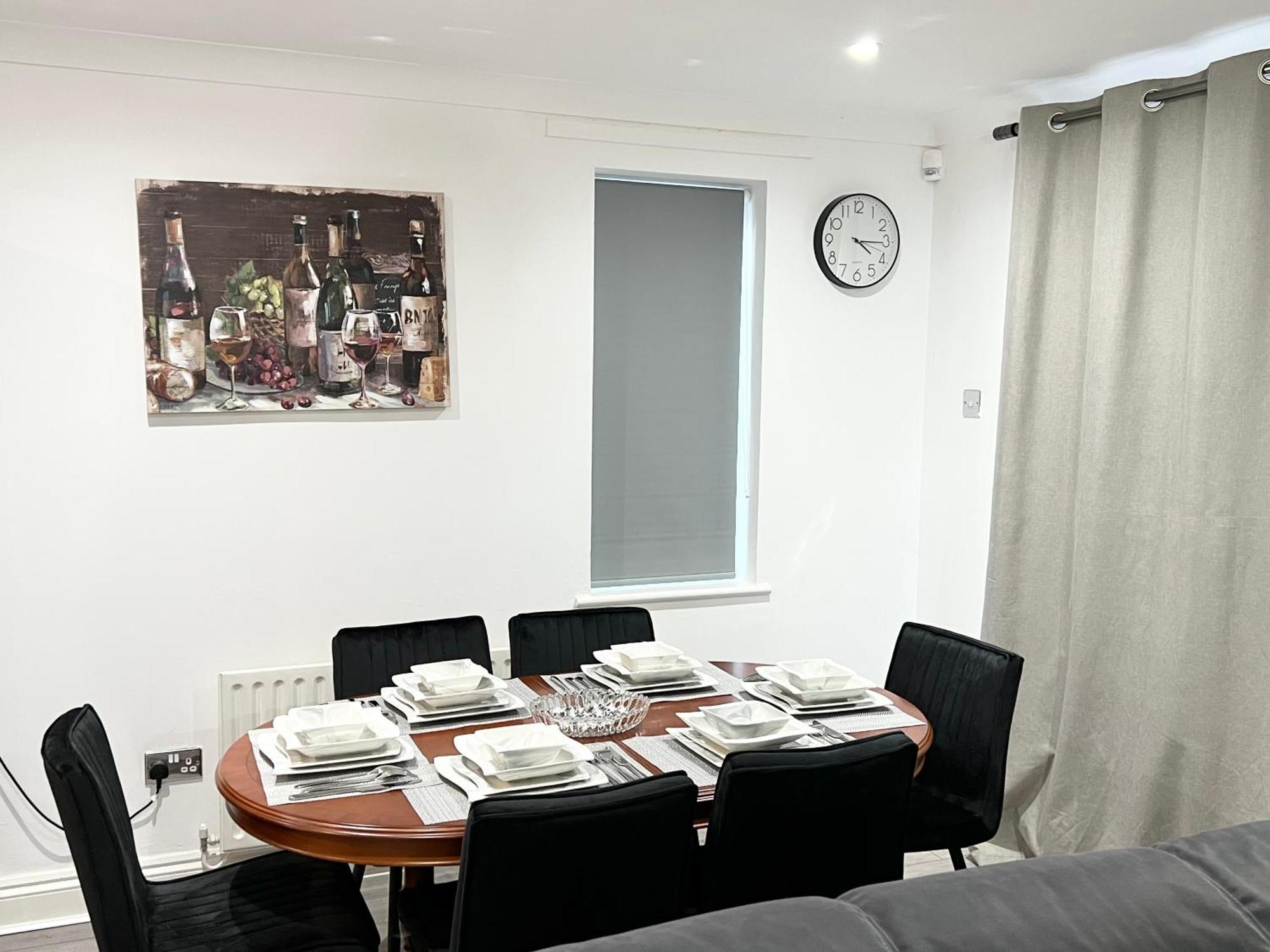 Majestic 2 Bedroom House Apartment *