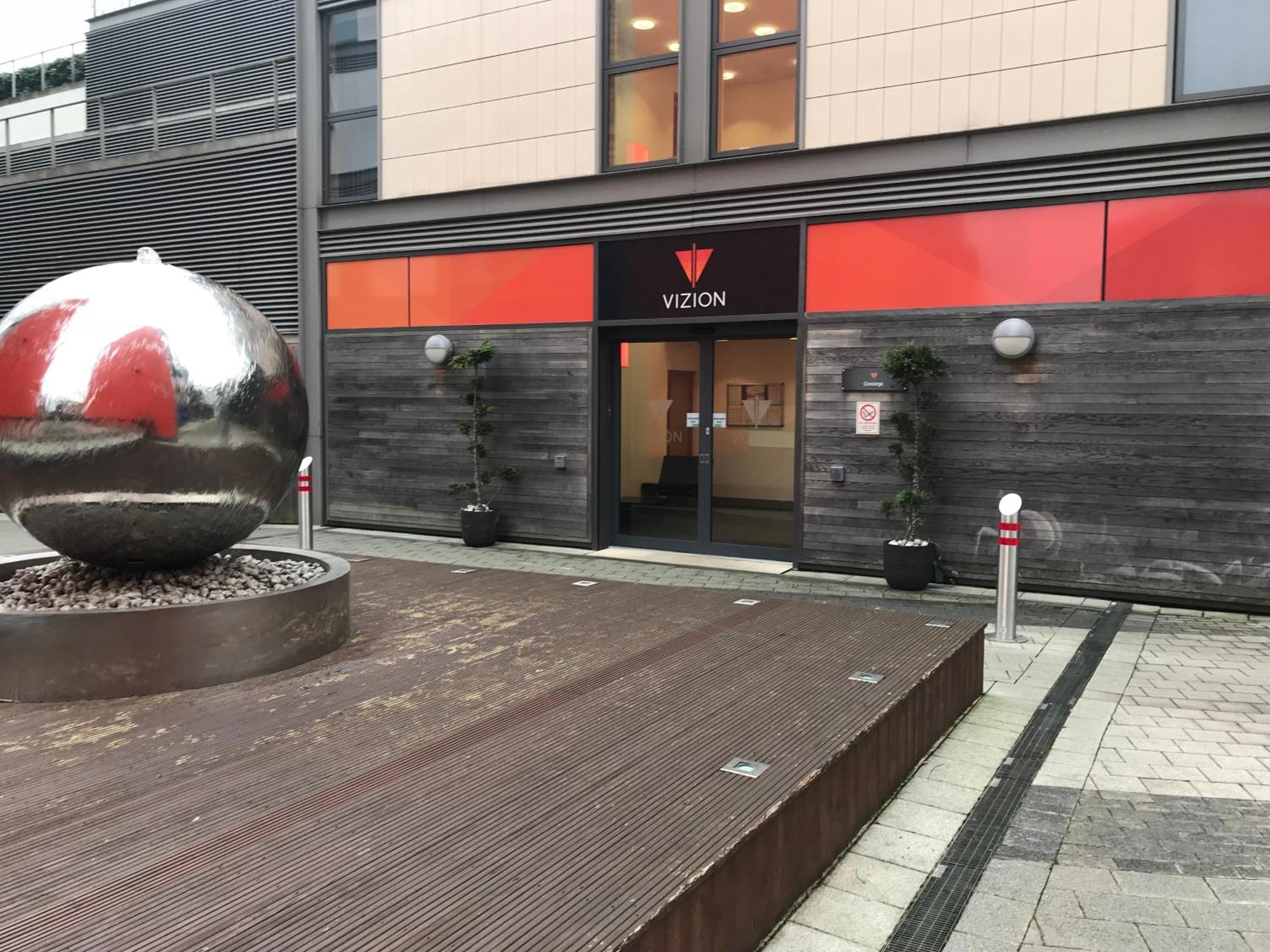 Istay At Vizion - Fully Equipped Modern Serviced With Balconies, Self Check-in, Superfast Broadband & Netflix, Free Underground Parking, 24h Security, Rooftop Gardens, Located In Mk