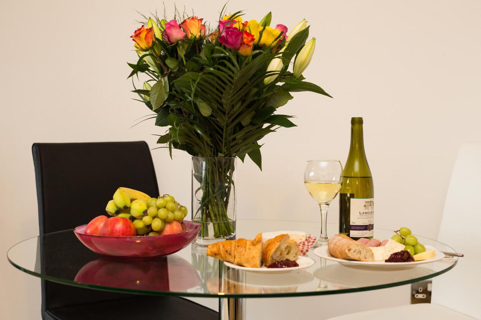 Apartment Istay At Vizion - Fully Equipped Modern Serviced With Balconies, Self Check-in, Superfast Broadband & Netflix, Free Underground Parking, 24h Security, Rooftop Gardens, Located In Mk Milton Keynes