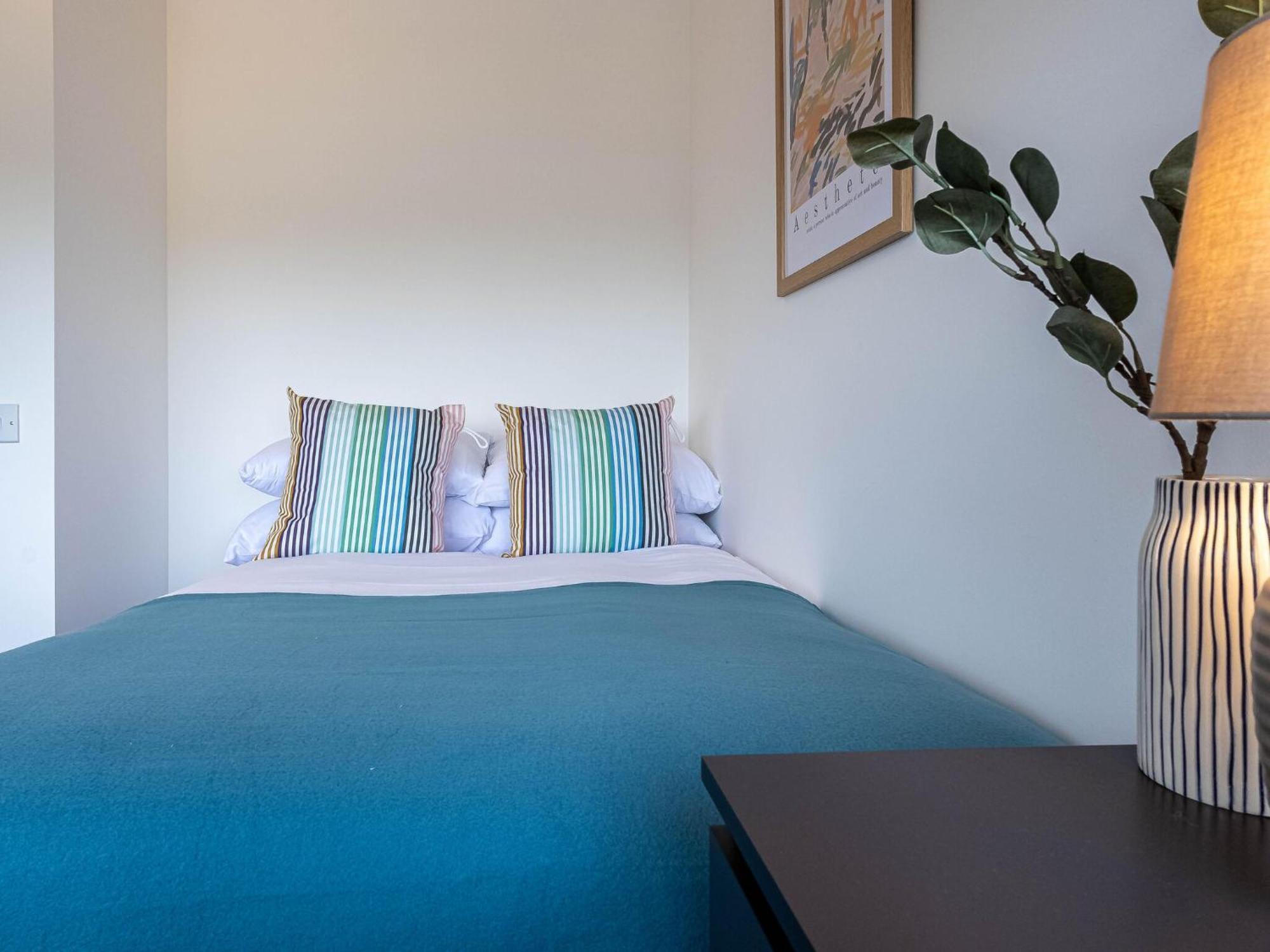 Apartment Stunning View In Location Free Parking Milton Keynes