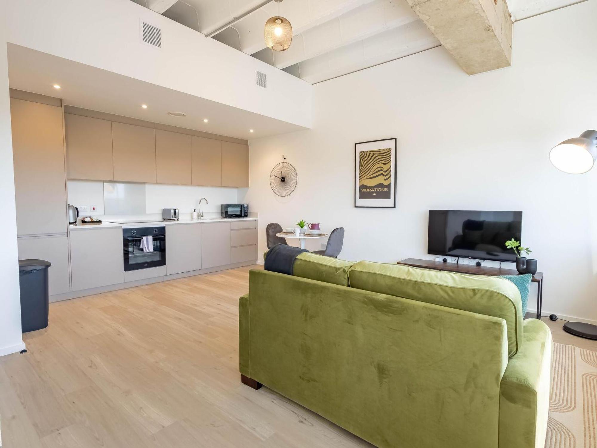 Apartment Stunning View In Location Free Parking Milton Keynes