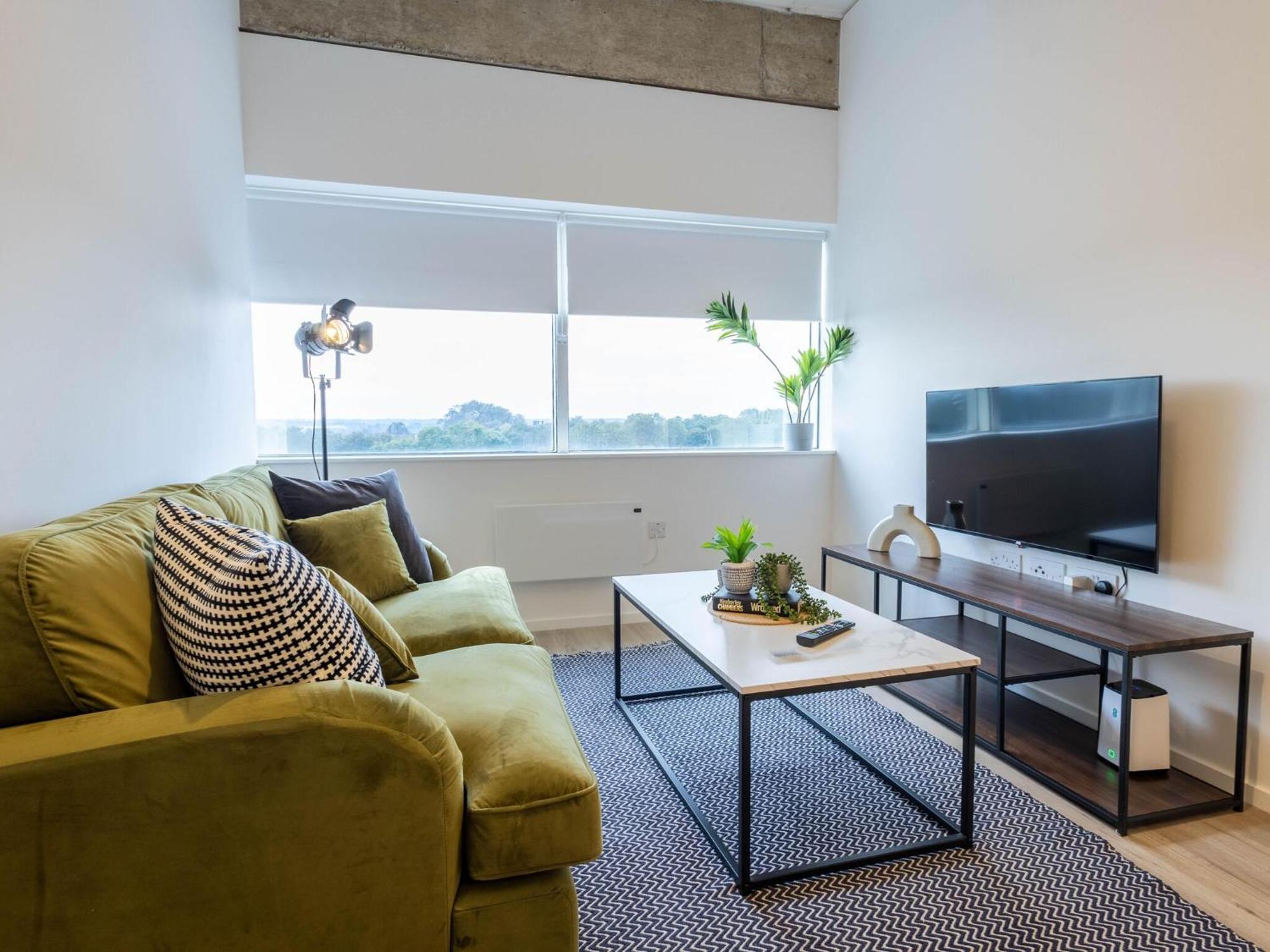 Apartment Stunning View In Location Free Parking Milton Keynes