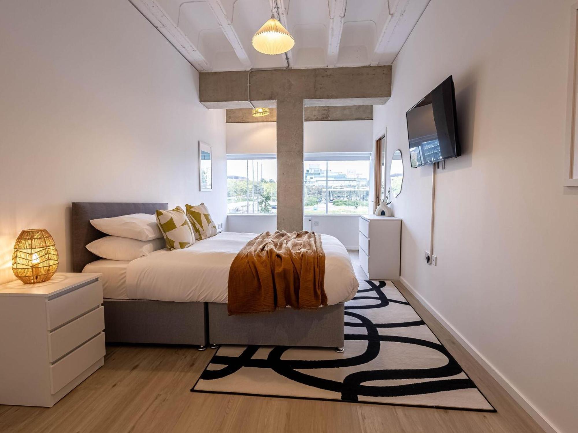 Apartment Stunning View In Location Free Parking Milton Keynes