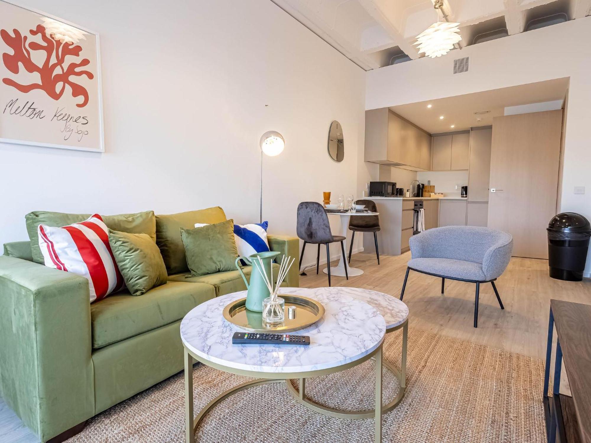Apartment Stunning View In Location Free Parking Milton Keynes