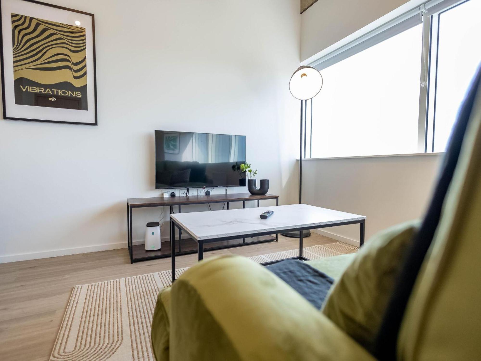 Apartment Stunning View In Location Free Parking Milton Keynes