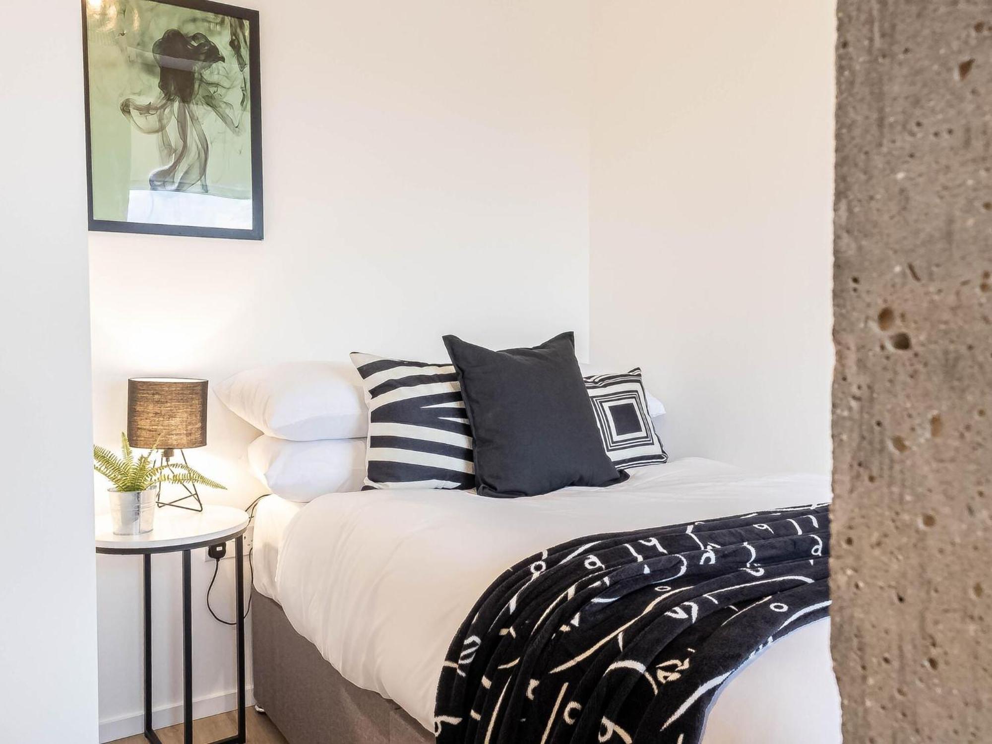 Apartment Stunning View In Location Free Parking Milton Keynes