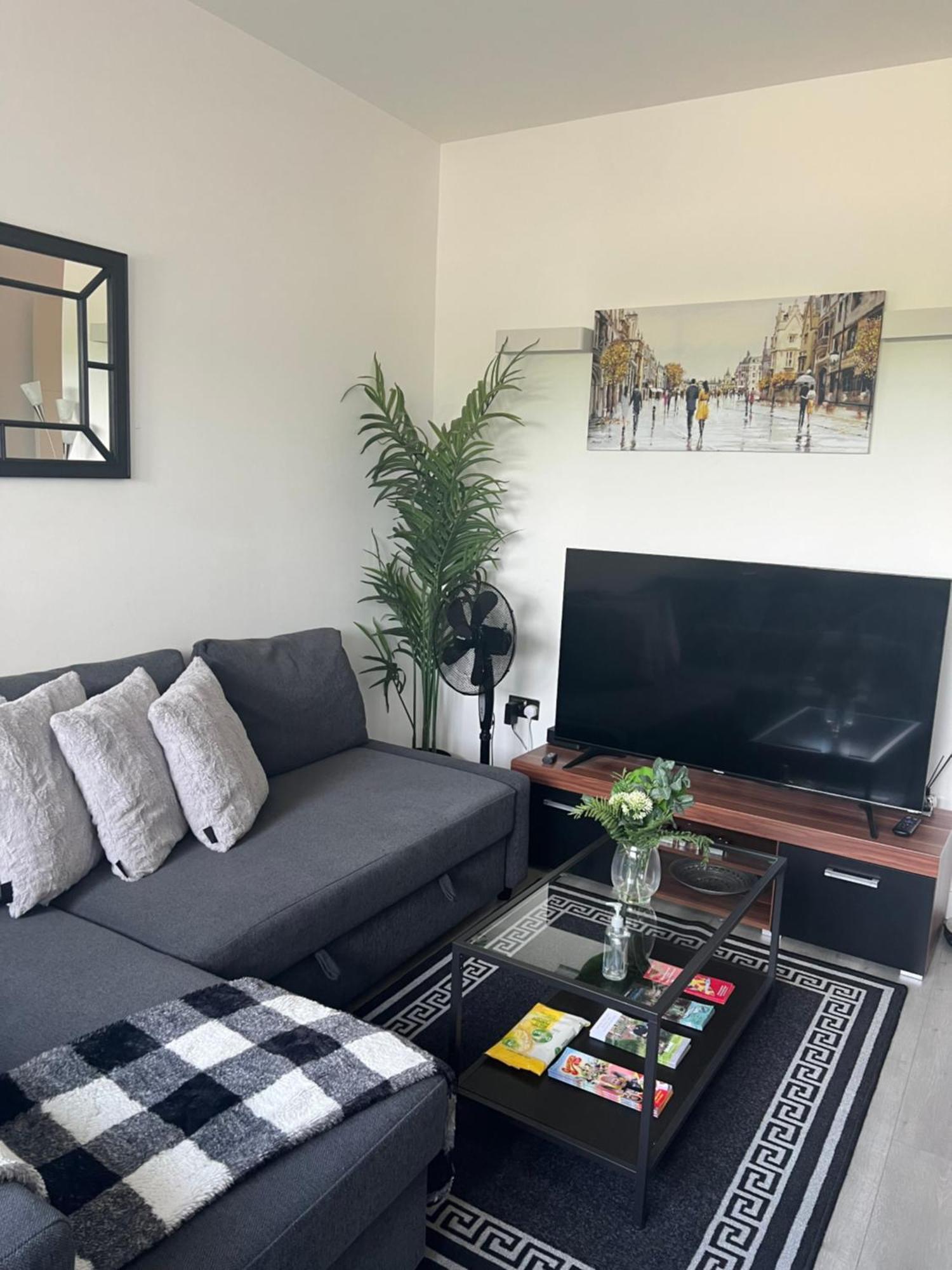 Luxurious Short Flat In