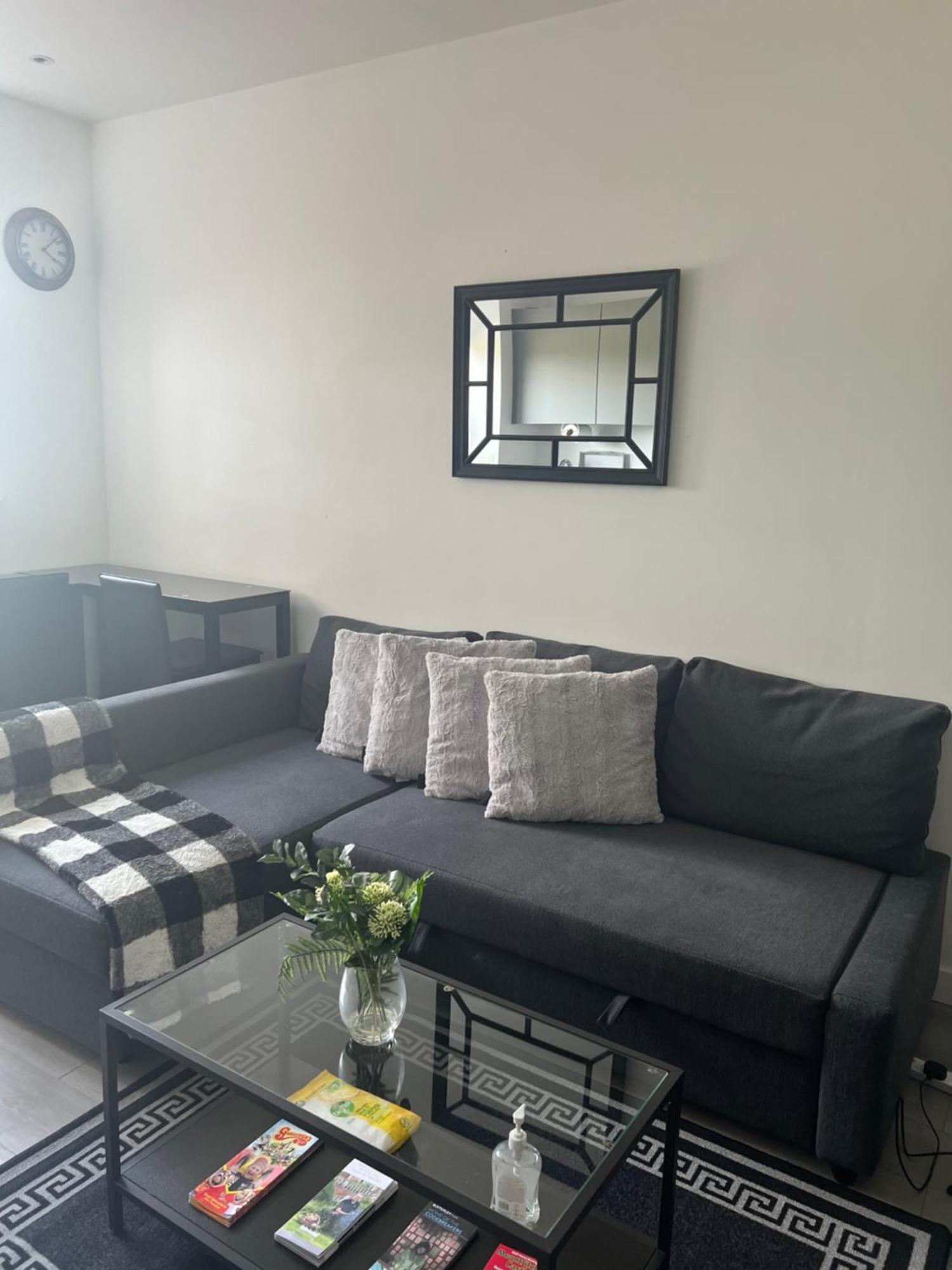 Luxurious Short Flat In Apartment *