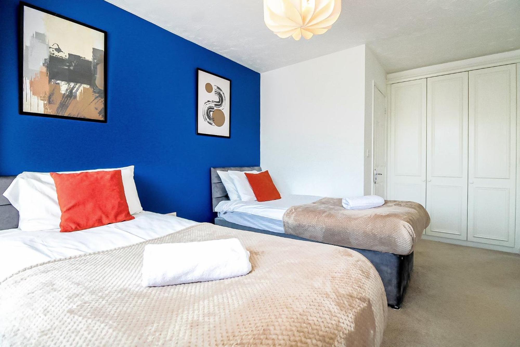 Host & - Wilshire Way Milton Keynes