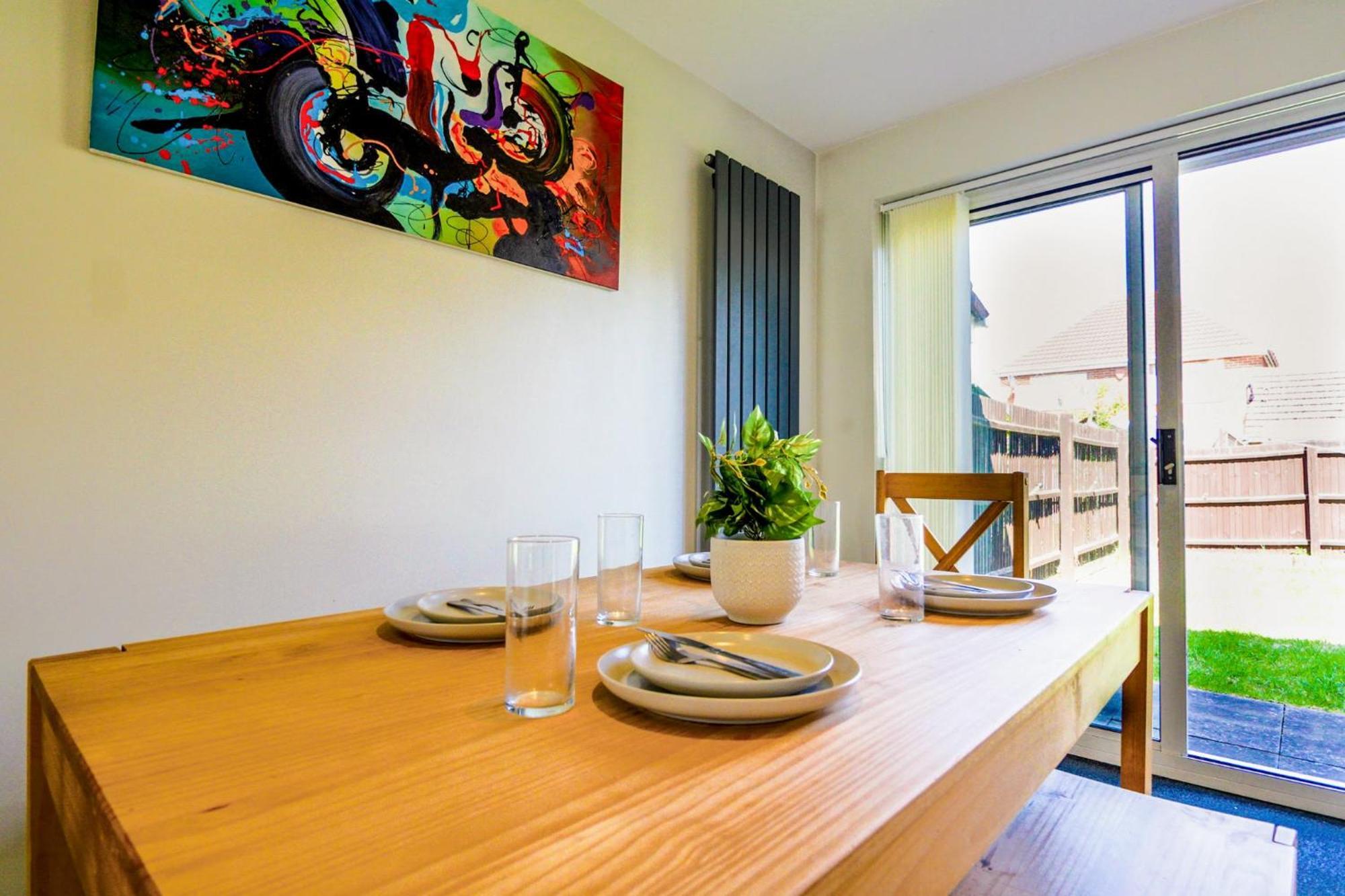 Host & - Wilshire Way * Milton Keynes