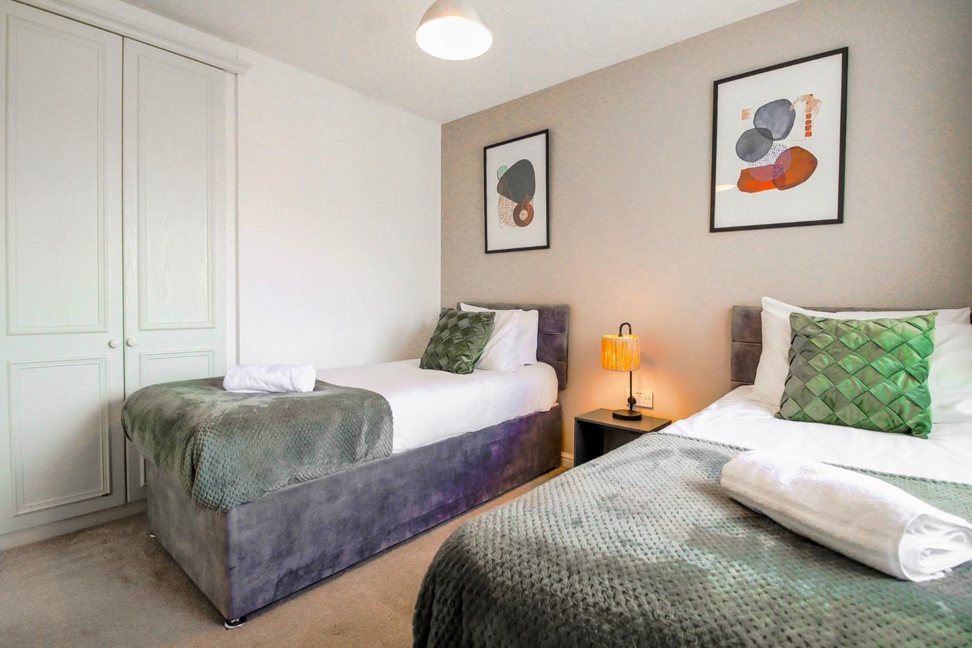 Host & - Wilshire Way Apartment