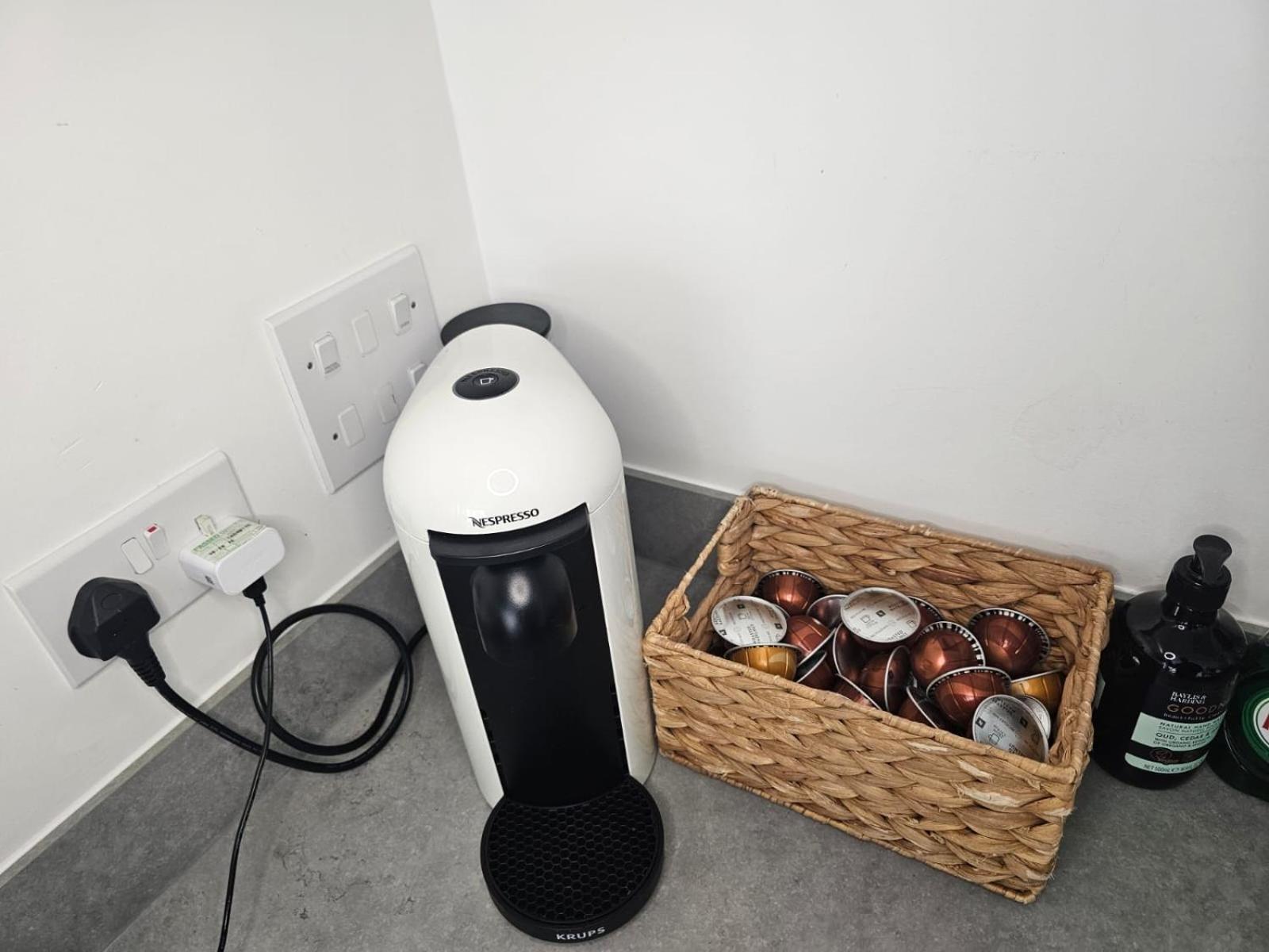 Apartment Luxury 1-bed With Balcony & Free Parking Milton Keynes