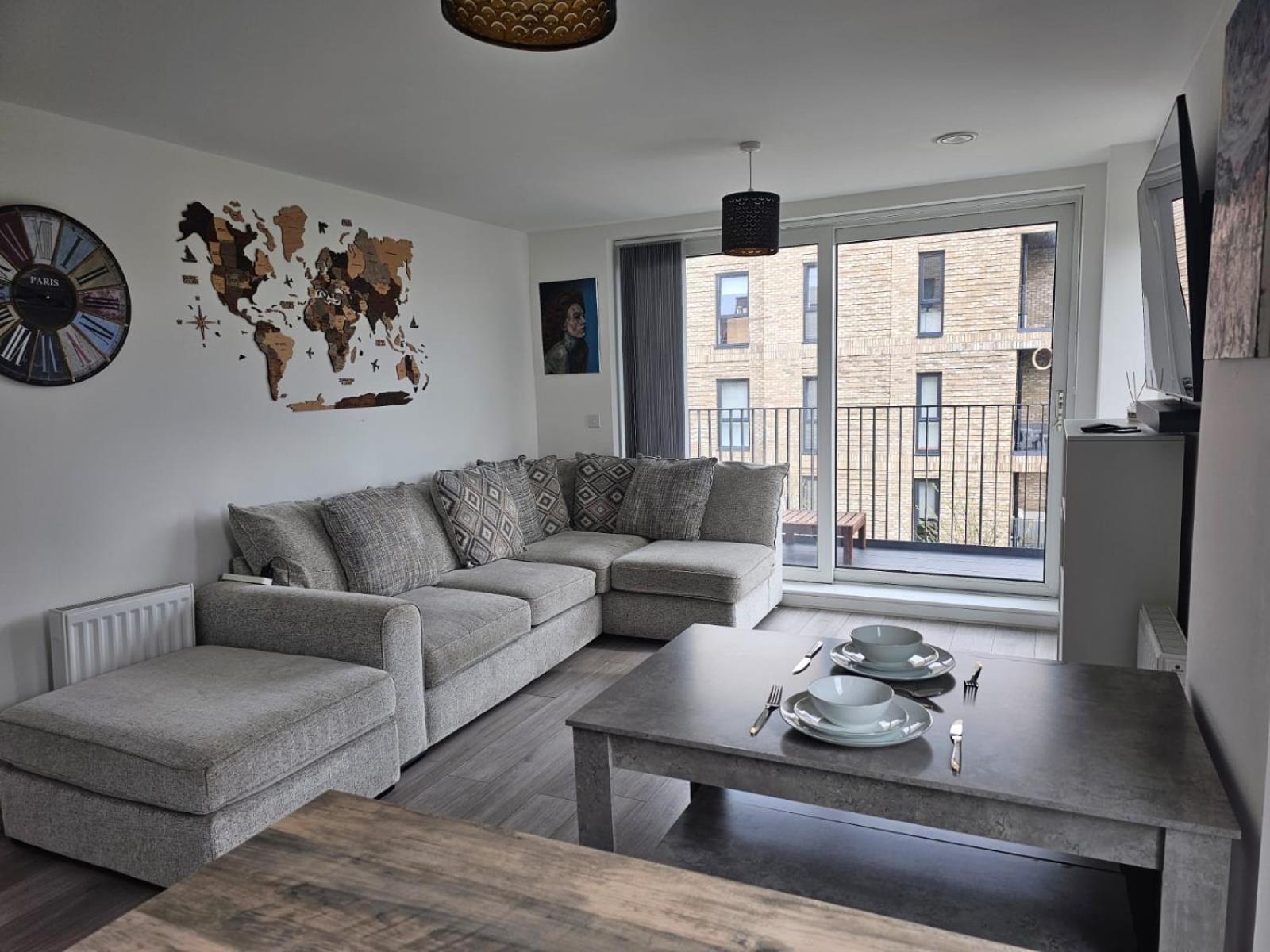 Luxury 1-bed With Balcony & Free Parking Milton Keynes