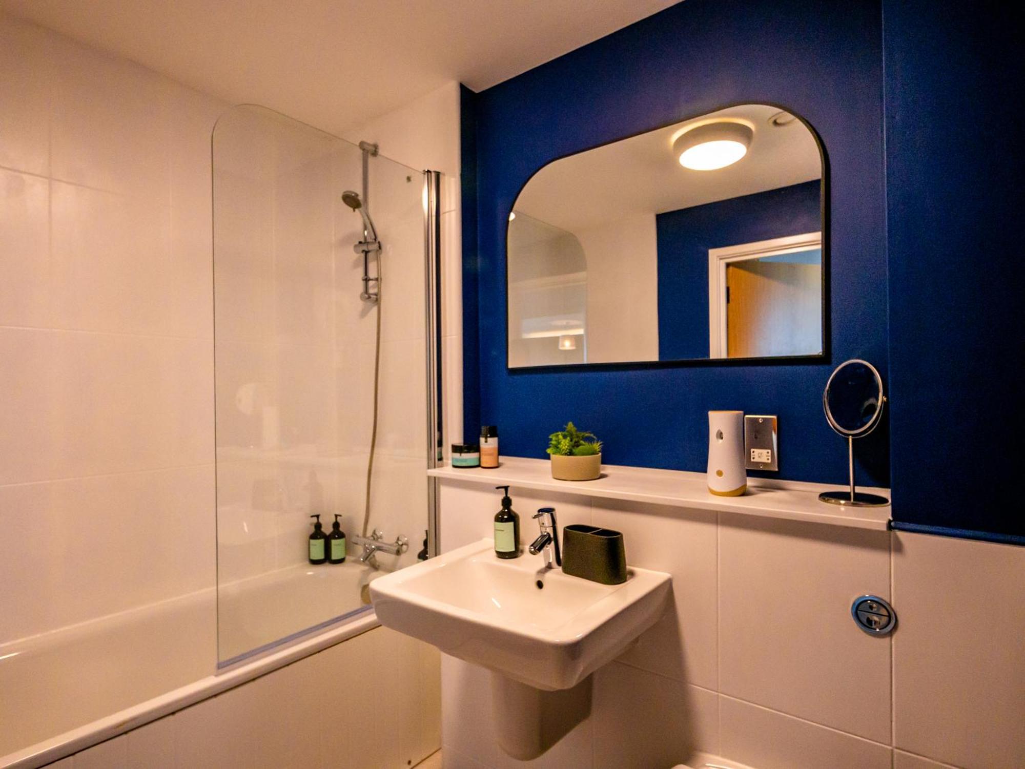 The Safari Luxury * Milton Keynes
