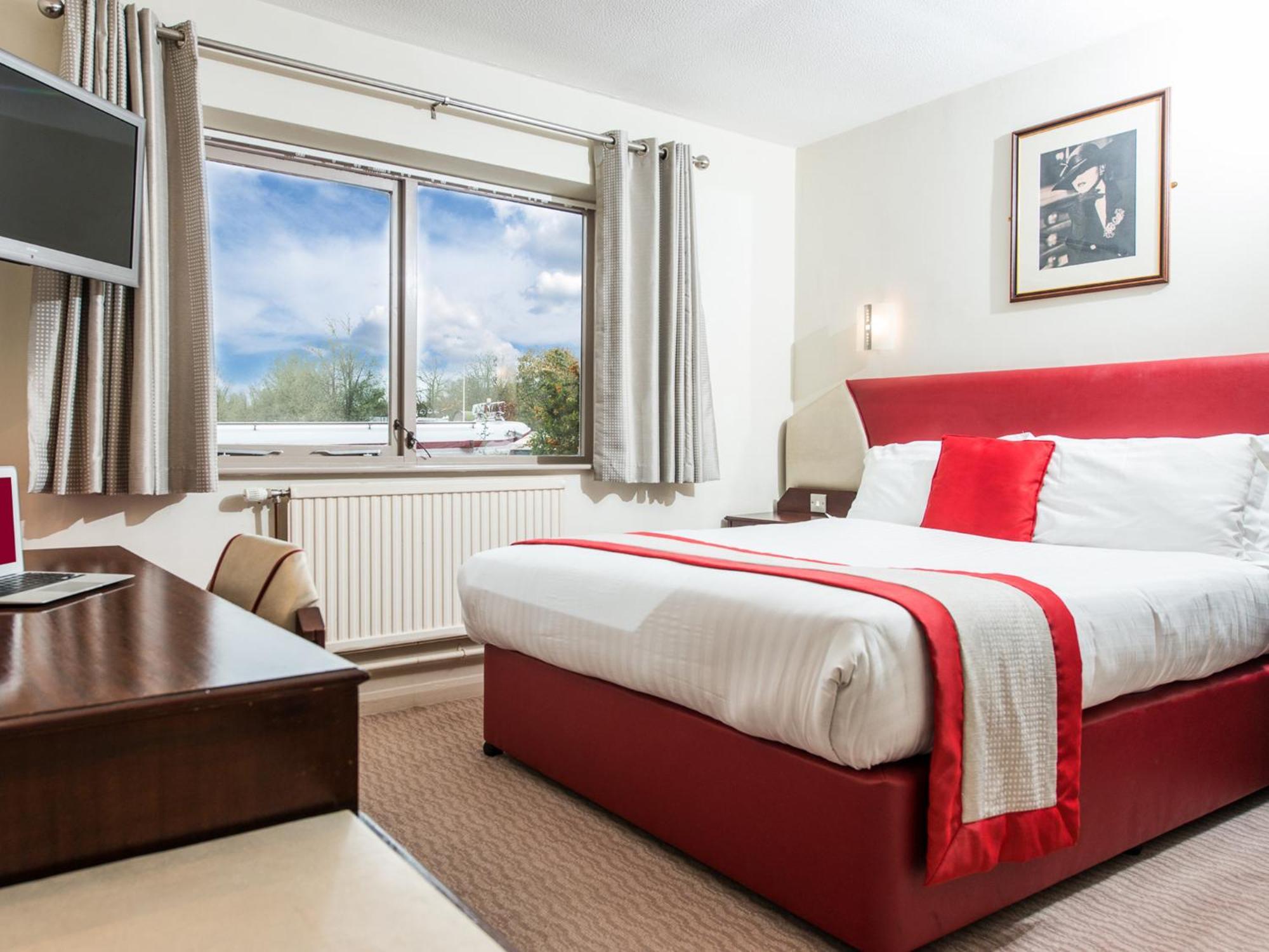 Peartree Waterside Lodge *