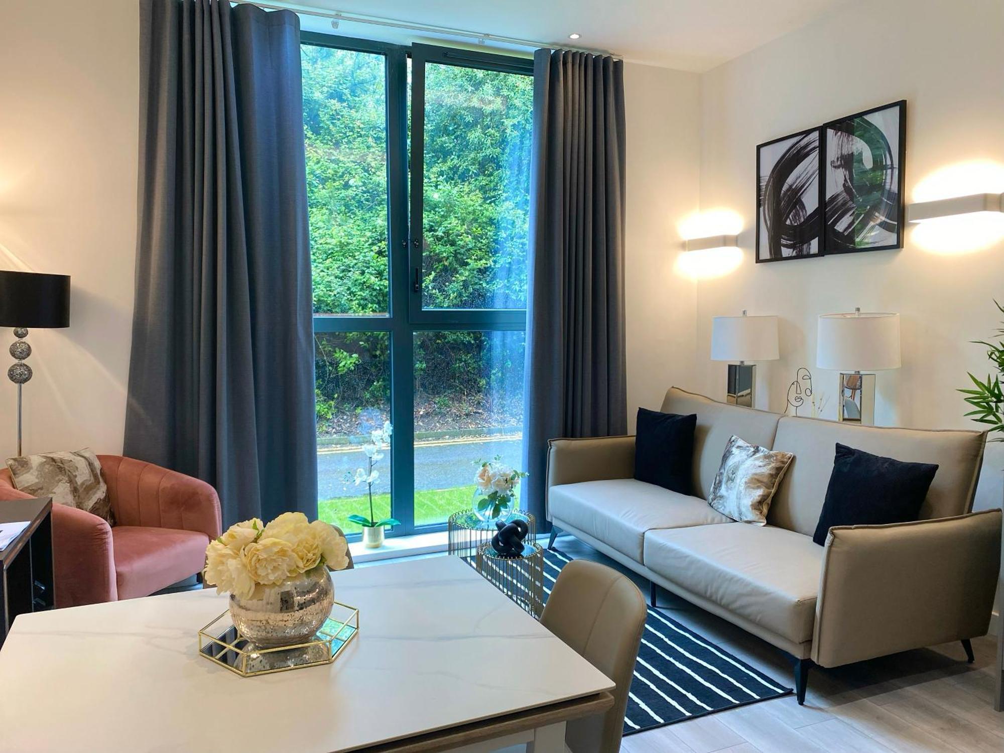 Newpointe Stunning 1-bedroom Serviced * Milton Keynes