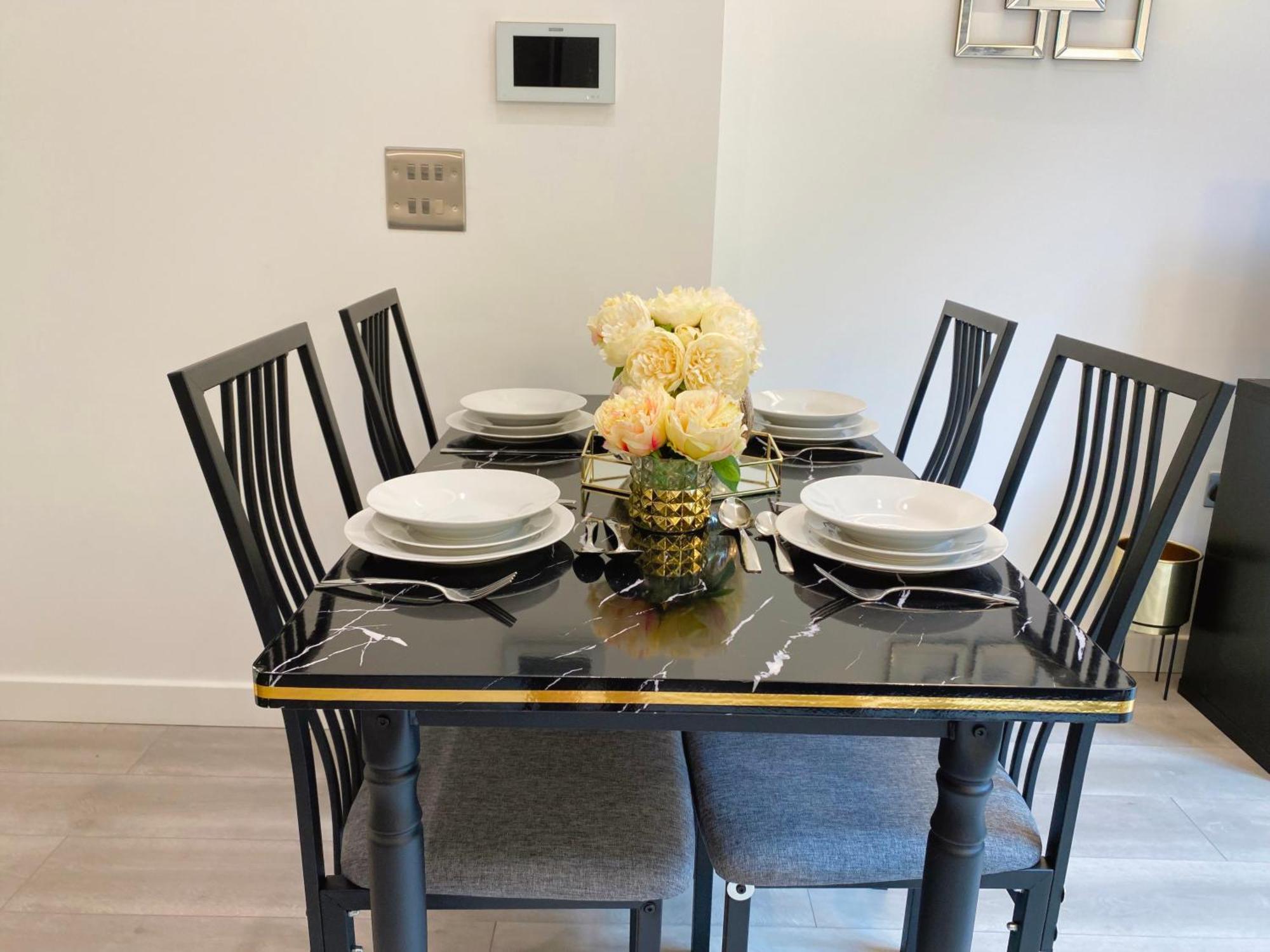 Apartment Newpointe Stunning 1-bedroom Serviced *
