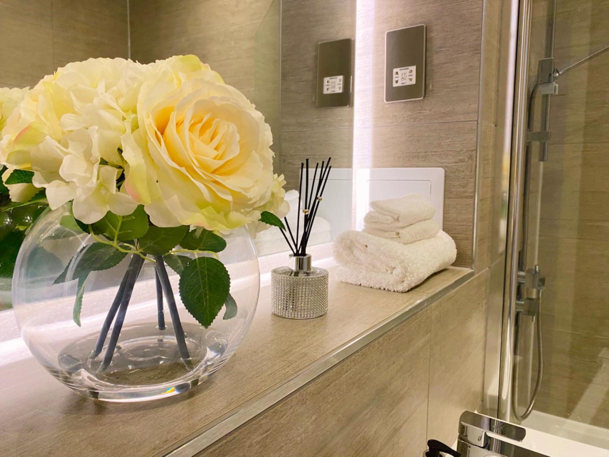 Newpointe Stunning 1-bedroom Serviced *