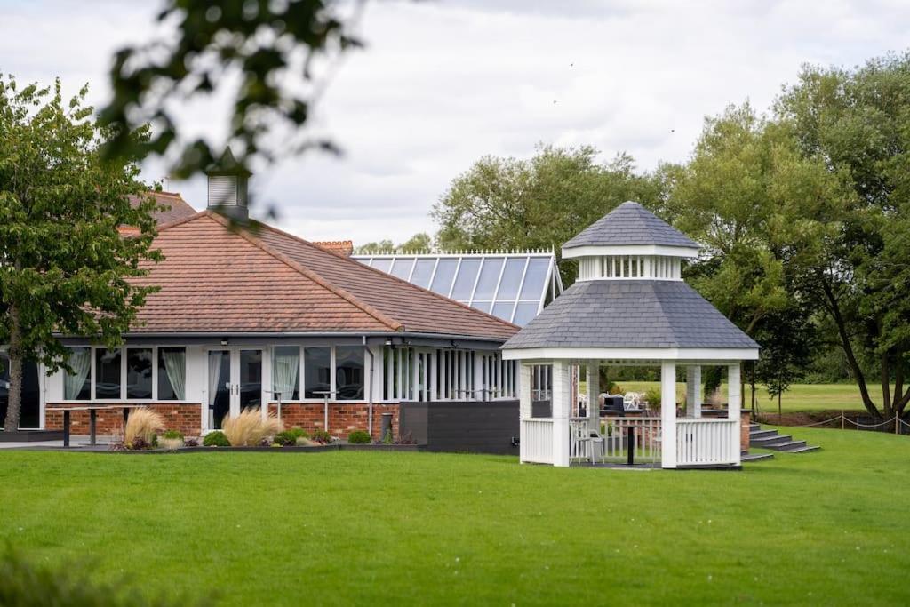 Holiday home Kingfisher House