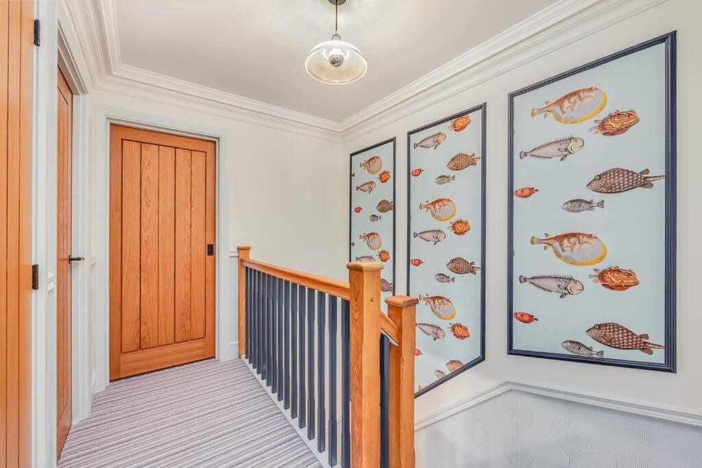 Holiday home Stunning House In Olney With Balcony, Office, Self-check-in, Driveway Parking And Fast Wifi By Yoko