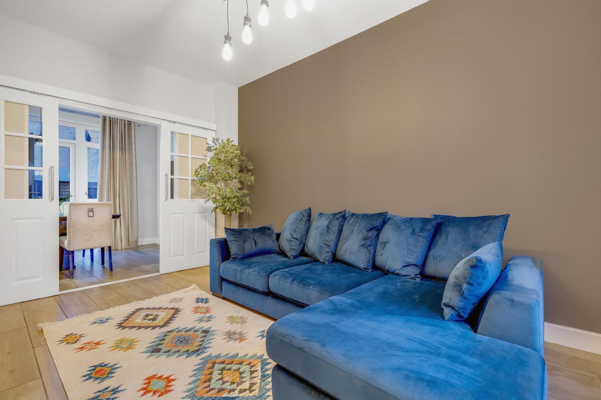 Upscale 3 Bedroom 3 Bathroom Detached House - Location - Free Driveway Parking, 75