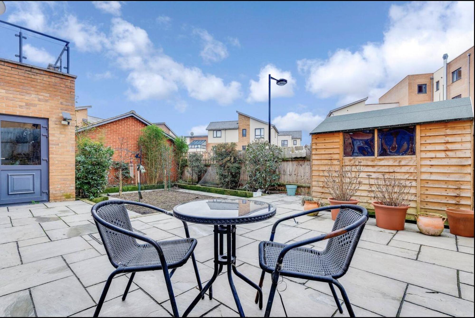 Upscale 3 Bedroom 3 Bathroom Detached House - Location - Free Driveway Parking, 75