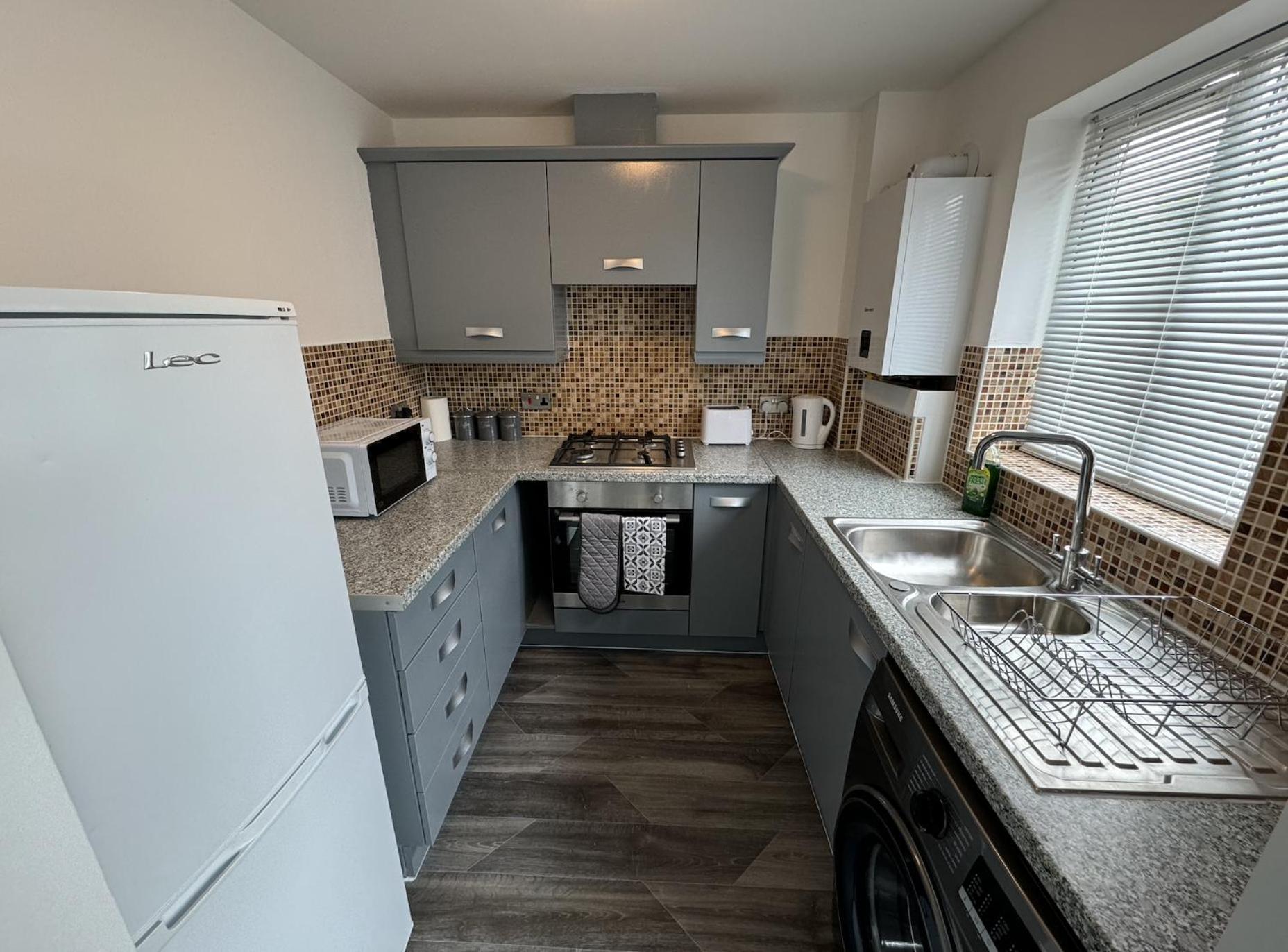 The Modern - 2 Bed 1 Bath Private Parking * Milton Keynes