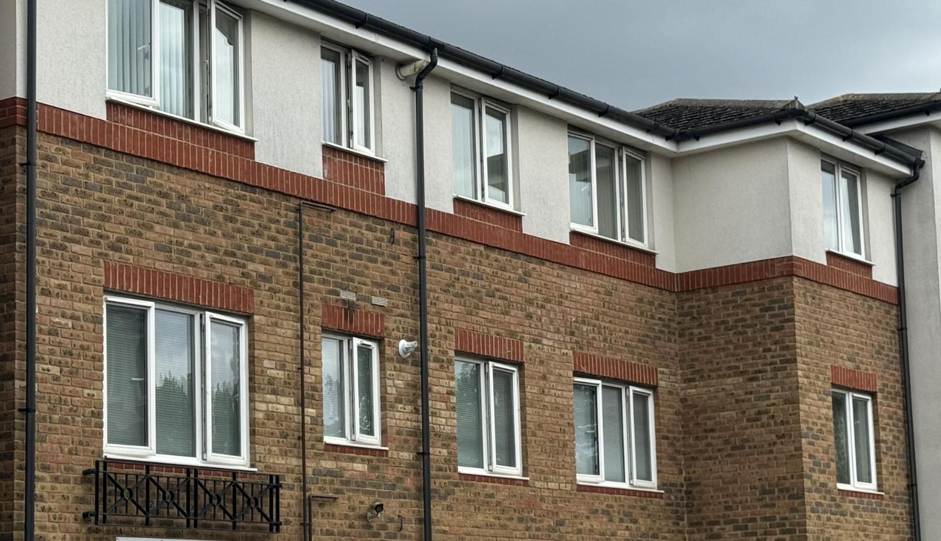The Modern - 2 Bed 1 Bath Private Parking Apartment