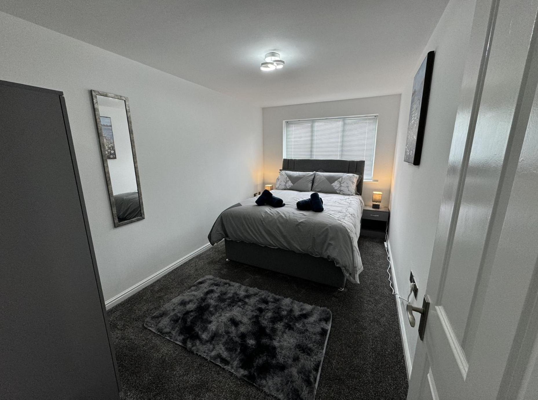 The Modern - 2 Bed 1 Bath Private Parking
