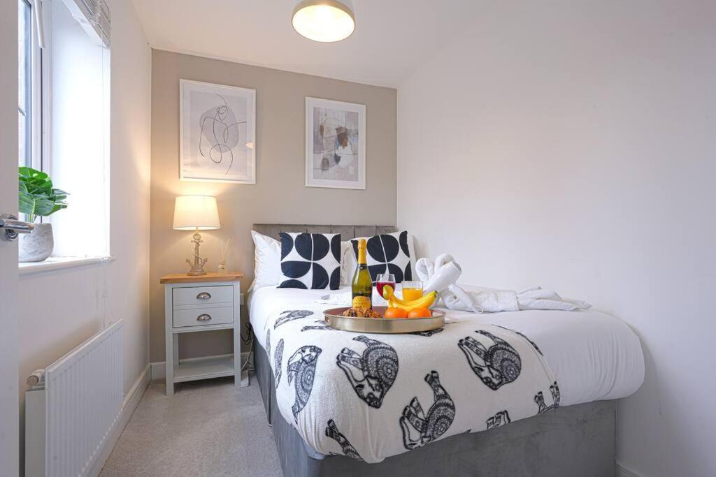 Glebe House - 5 Bedroom 3 Bathroom - Sleeps 10 - Driveway Parking, Fast Wifi, Smarttvs With Skytv, Xbox And Netflix By Yoko