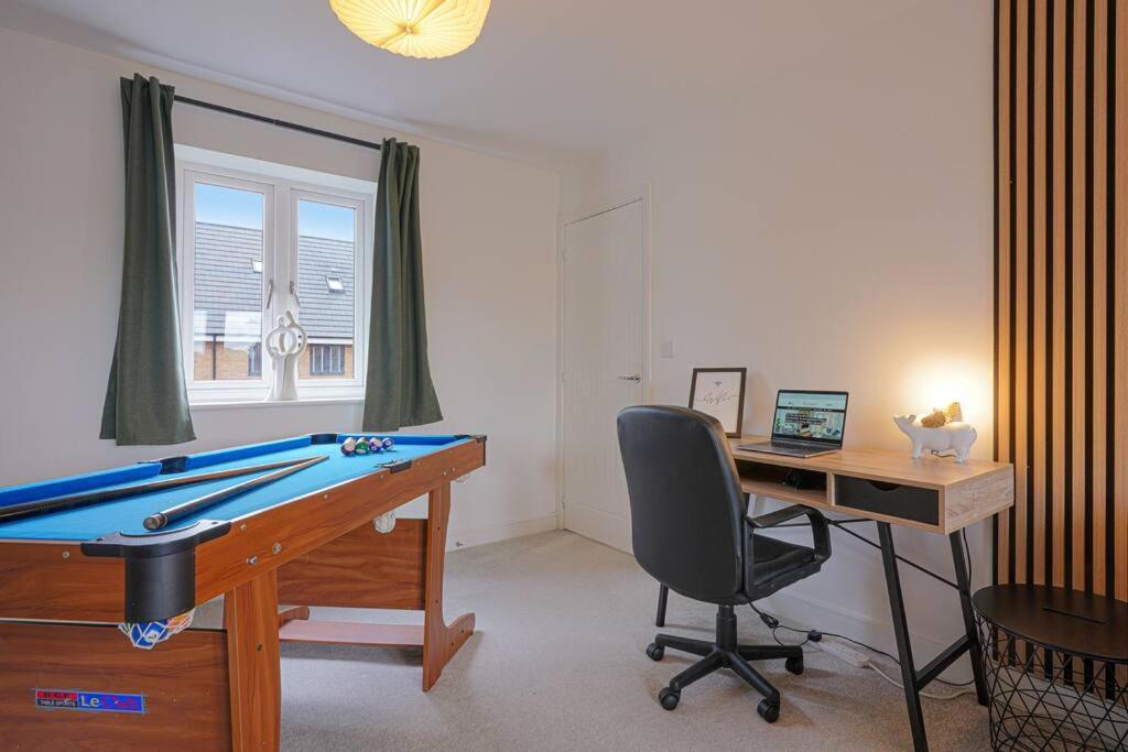 Glebe House - 5 Bedroom 3 Bathroom - Sleeps 10 - Driveway Parking, Fast Wifi, Smarttvs With Skytv, Xbox And Netflix By Yoko