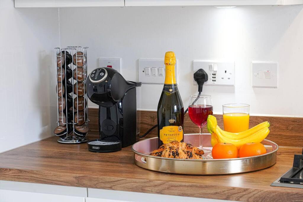 Glebe House - 5 Bedroom 3 Bathroom - Sleeps 10 - Driveway Parking, Fast Wifi, Smarttvs With Skytv, Xbox And Netflix By Yoko Holiday home Milton Keynes