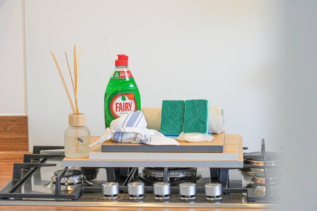 Glebe House - 5 Bedroom 3 Bathroom - Sleeps 10 - Driveway Parking, Fast Wifi, Smarttvs With Skytv, Xbox And Netflix By Yoko *