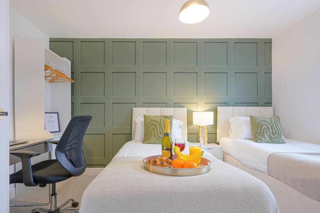Glebe House - 5 Bedroom 3 Bathroom - Sleeps 10 - Driveway Parking, Fast Wifi, Smarttvs With Skytv, Xbox And Netflix By Yoko * Milton Keynes