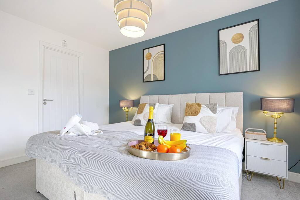 Glebe House - 5 Bedroom 3 Bathroom - Sleeps 10 - Driveway Parking, Fast Wifi, Smarttvs With Skytv, Xbox And Netflix By Yoko Holiday home