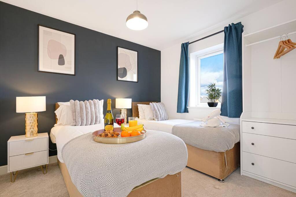 Holiday home Glebe House - 5 Bedroom 3 Bathroom - Sleeps 10 - Driveway Parking, Fast Wifi, Smarttvs With Skytv, Xbox And Netflix By Yoko