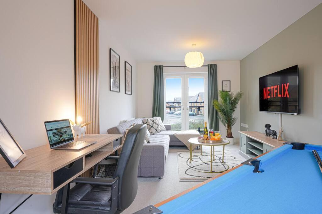 Holiday home Glebe House - 5 Bedroom 3 Bathroom - Sleeps 10 - Driveway Parking, Fast Wifi, Smarttvs With Skytv, Xbox And Netflix By Yoko *