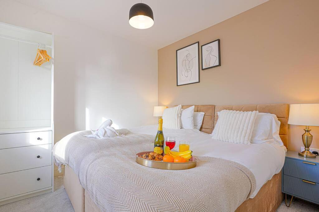 Glebe House - 5 Bedroom 3 Bathroom - Sleeps 10 - Driveway Parking, Fast Wifi, Smarttvs With Skytv, Xbox And Netflix By Yoko Holiday home