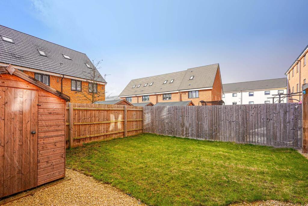 Holiday home Glebe House - 5 Bedroom 3 Bathroom - Sleeps 10 - Driveway Parking, Fast Wifi, Smarttvs With Skytv, Xbox And Netflix By Yoko