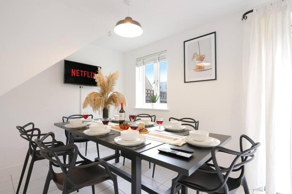 Glebe House - 5 Bedroom 3 Bathroom - Sleeps 10 - Driveway Parking, Fast Wifi, Smarttvs With Skytv, Xbox And Netflix By Yoko *