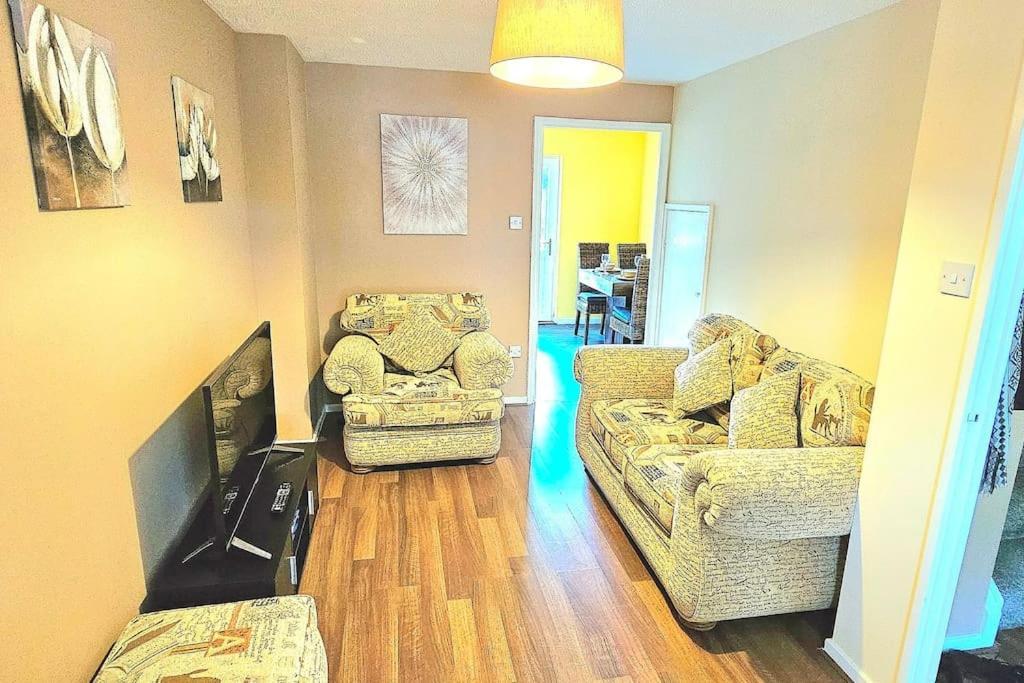 Cozy 3-bed House Near Willen With Garden Casa de férias Milton Keynes