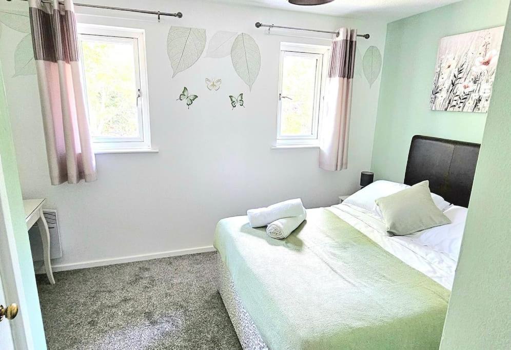 Cozy 3-bed House Near Willen With Garden Casa de férias