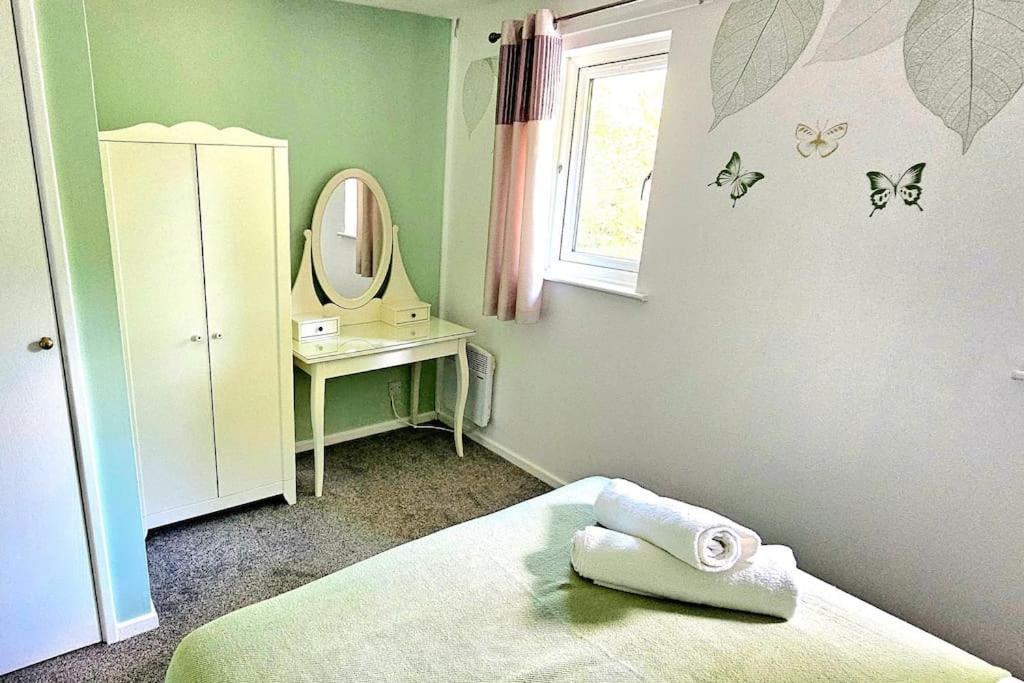 Cozy 3-bed House Near Willen With Garden Casa de férias Milton Keynes