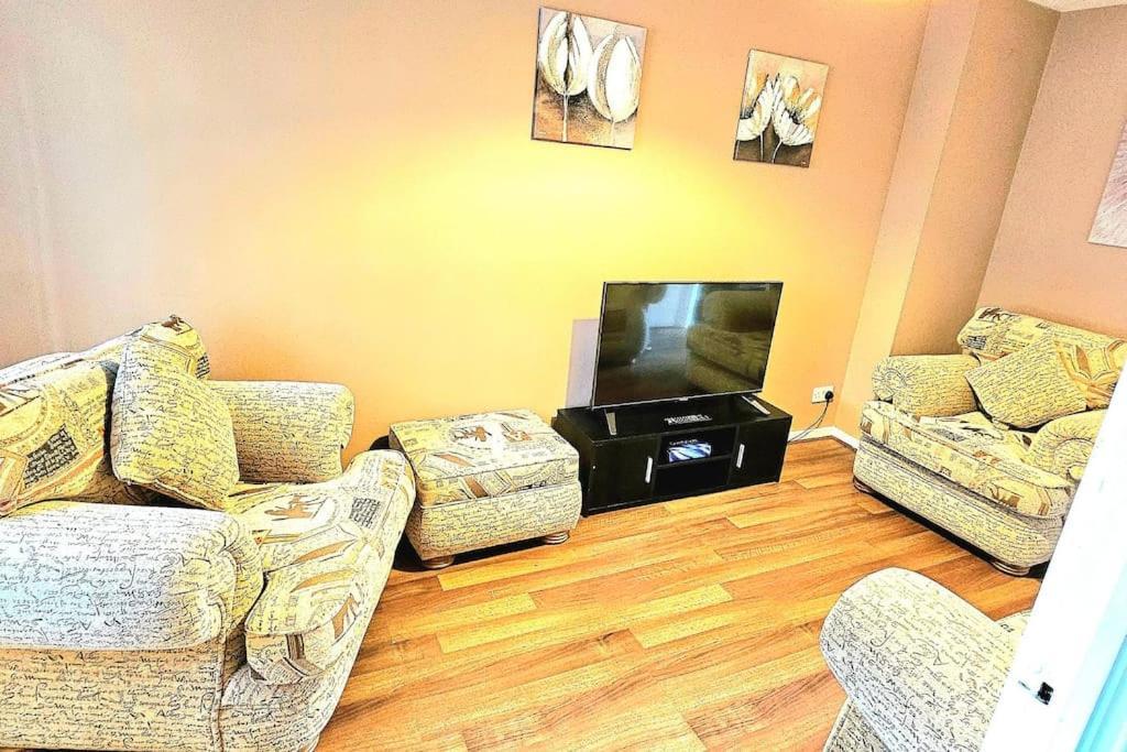 Casa de férias Cozy 3-bed House Near Willen With Garden Milton Keynes