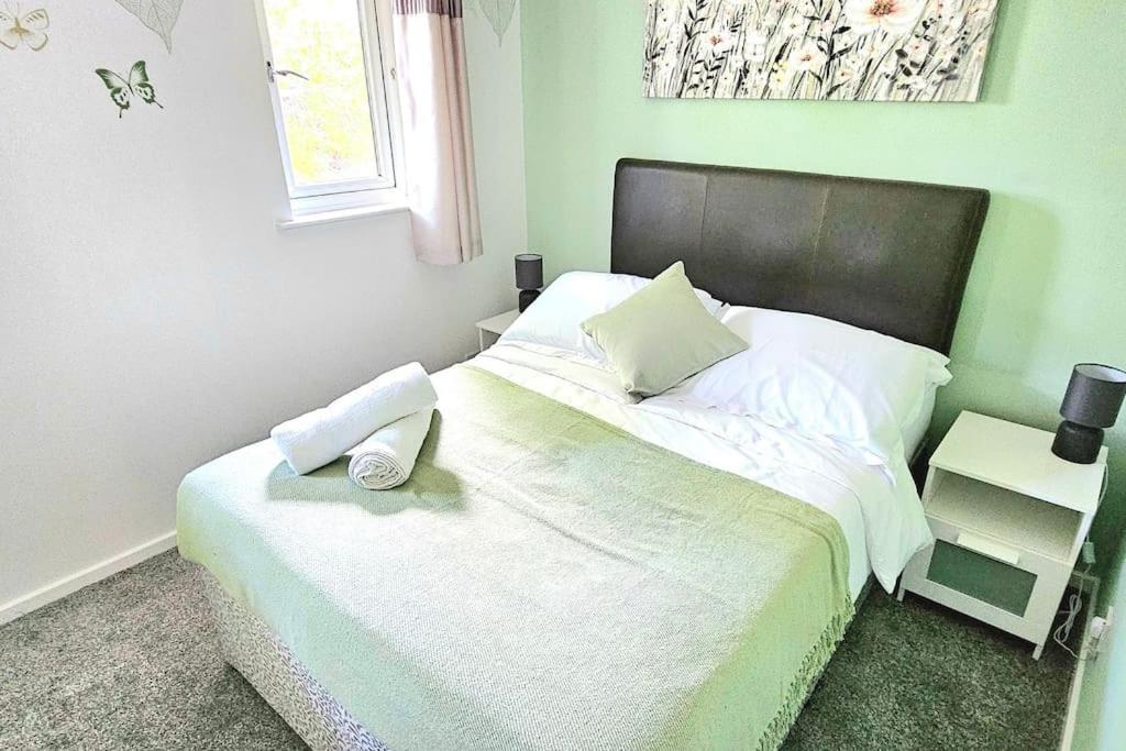 Cozy 3-bed House Near Willen With Garden Casa de férias *