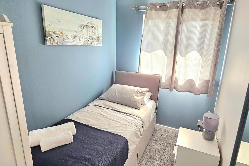 Cozy 3-bed House Near Willen With Garden * Milton Keynes