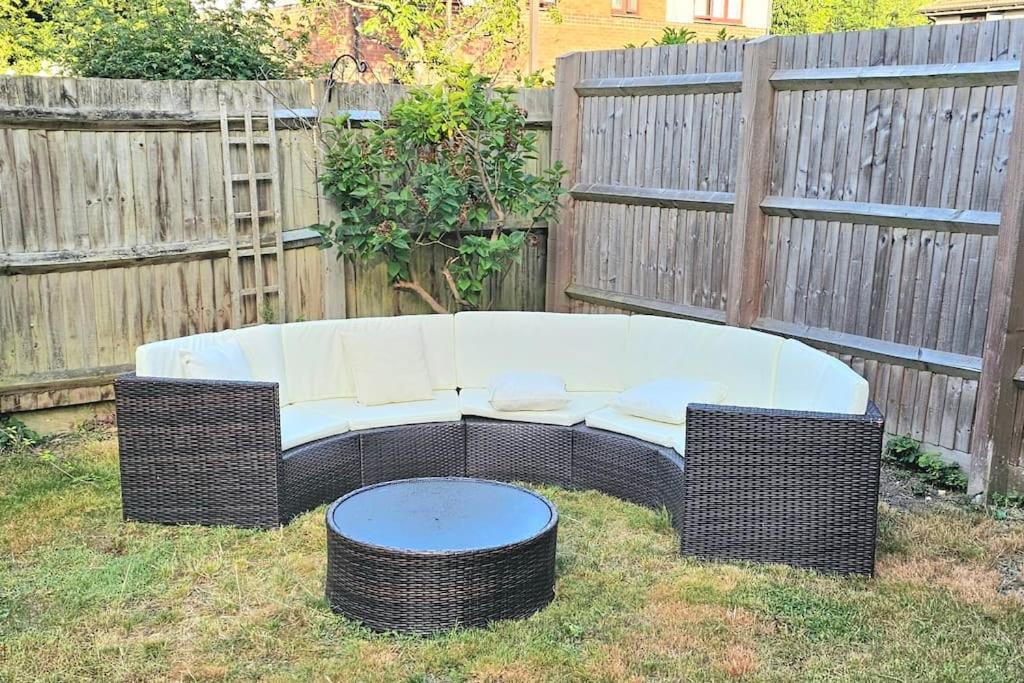 Cozy 3-bed House Near Willen With Garden * Milton Keynes